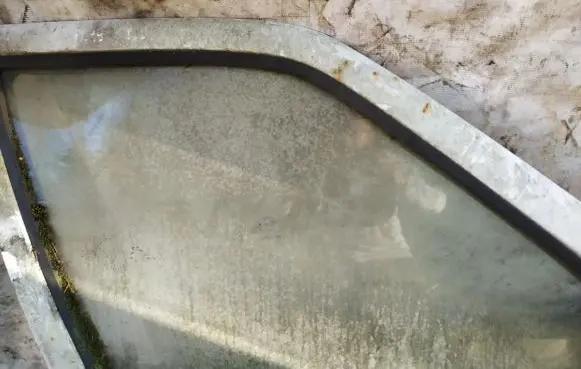 Renault 19 Front door window glass four-door
