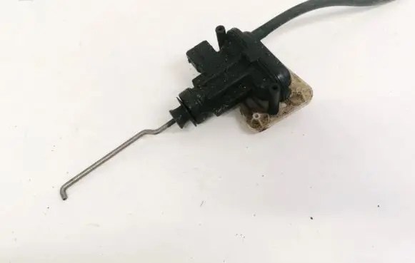 Audi 80 90 B3 Central locking vacuum pump 893862123