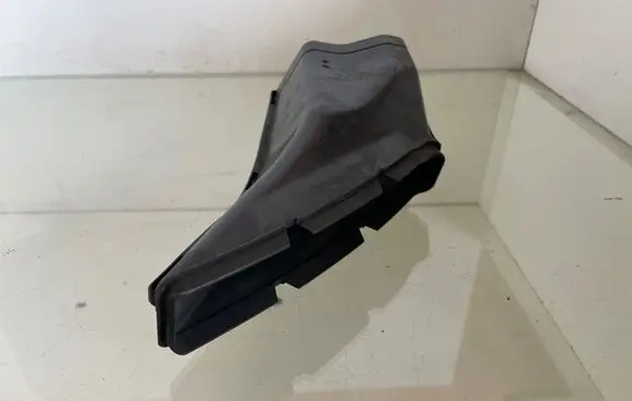 Audi A6 S6 C6 4F Air intake duct part 4F0129521B 4F0129618