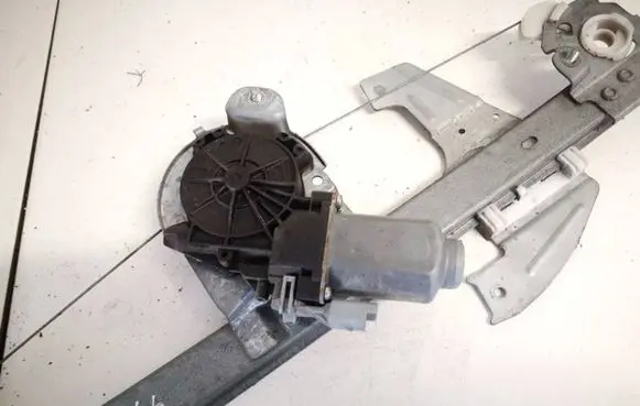 Toyota Aygo AB10 Front door window regulator motor 400843c