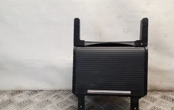 Cup holder front