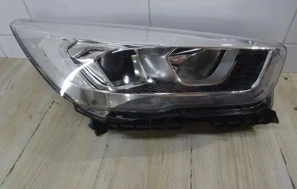 Ford Kuga II Headlight/headlamp GV4113W029CJ