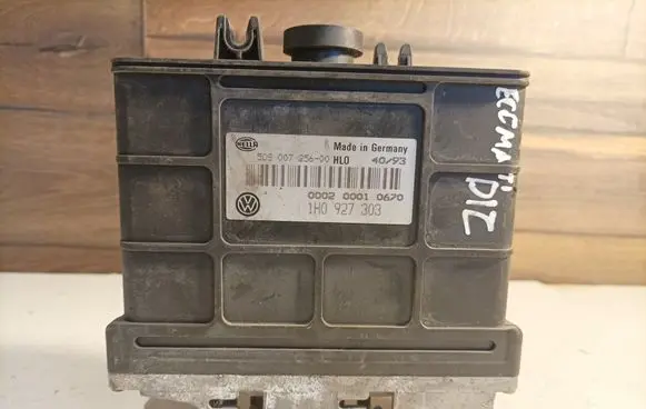 Volkswagen Golf III Engine control unit/module 1H0927303 5DS00725600
