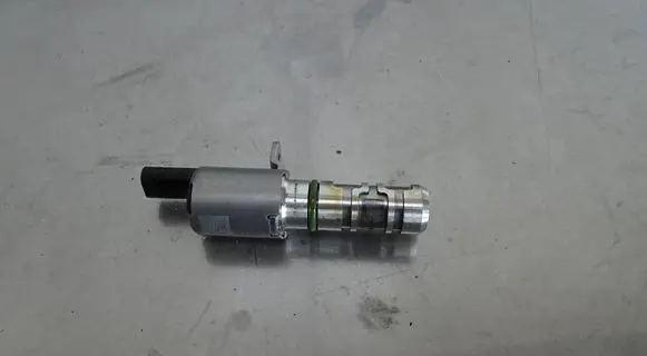 Volkswagen Polo VI Camshaft vanos timing valve 05C906455A 58100L21