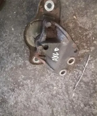 Toyota Aygo AB10 Engine mount bracket