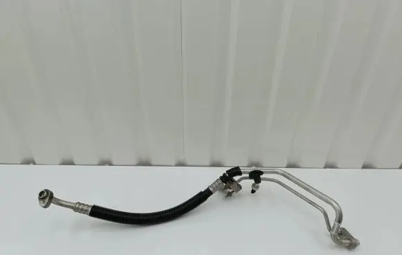 Chrysler 300C Air conditioning (A/C) pipe/hose 68091028AD