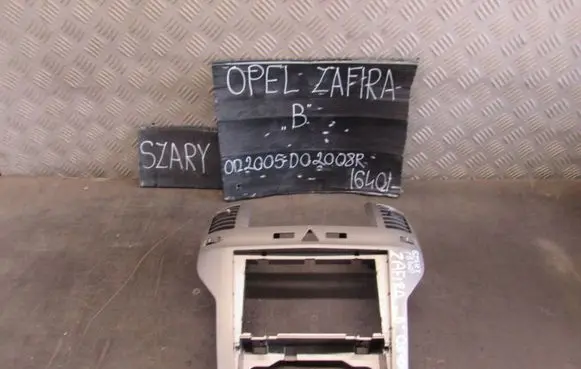 Opel Zafira B Radio/GPS head unit trim 13162556