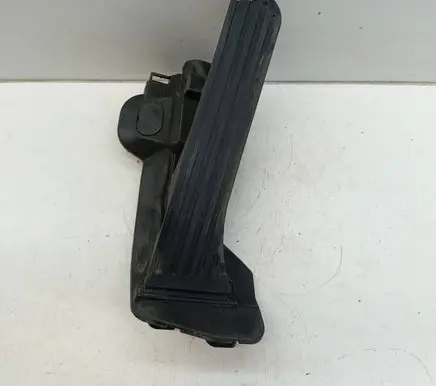 Volkswagen PASSAT B7 Accelerator throttle pedal 6PV01053600