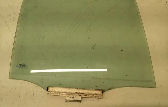 Mercedes-Benz E W210 Rear door window glass 43R001025