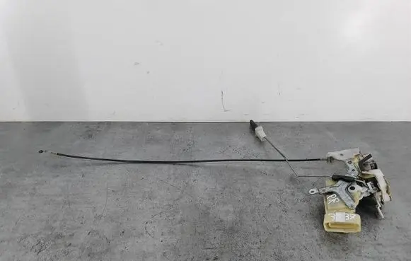 Toyota Yaris Front door lock