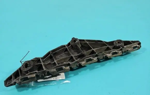 Front bumper mounting bracket