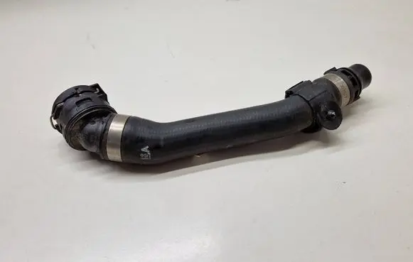 Engine coolant pipe/hose