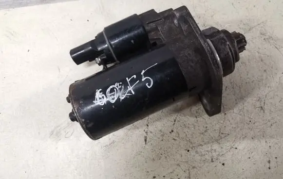 Volkswagen Golf V Starter motor 02Z911023E