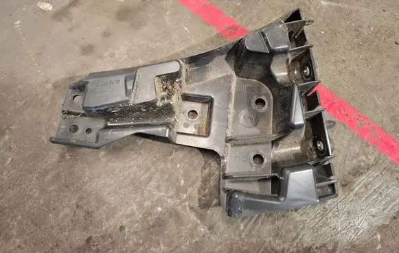 Volvo V60 Front bumper mounting bracket 31323833