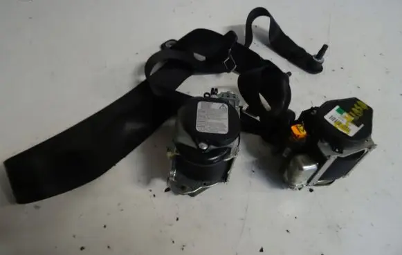 Mercedes-Benz B W245 Front seatbelt