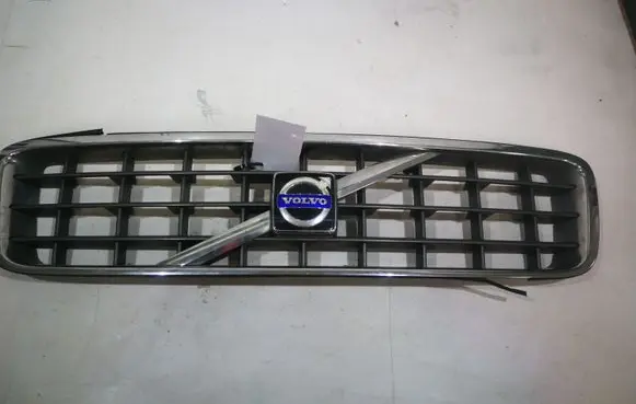 Volvo XC90 Front bumper upper radiator grill 30678980