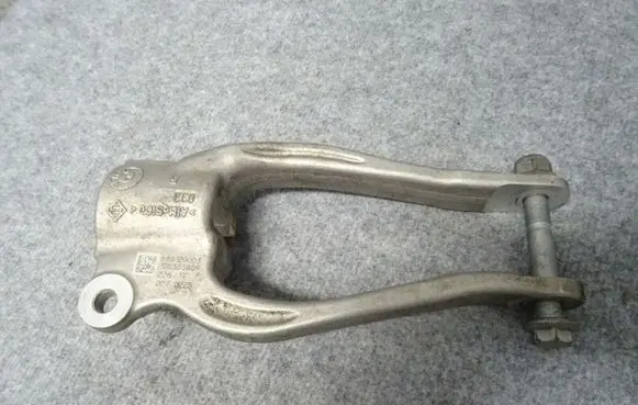 BMW 7 G11 G12 Lower shock absorber bracket 