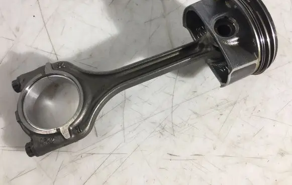 Skoda Citigo Piston with connecting rod IS04EL UK21L