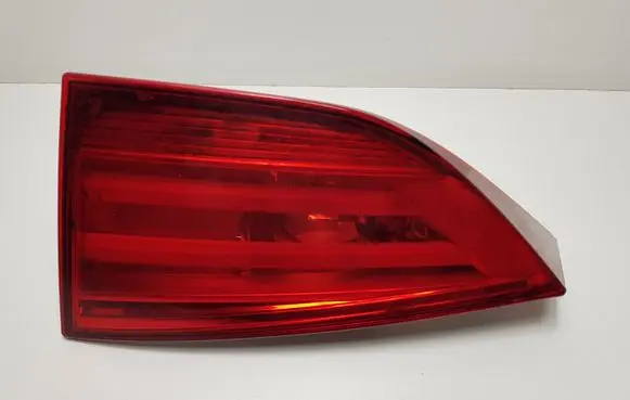 Tailgate rear/tail lights