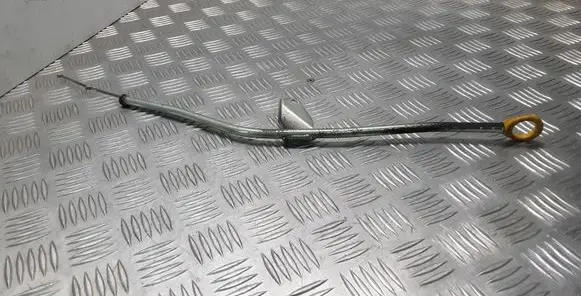 Toyota RAV 4 (XA40) Oil level dip stick 