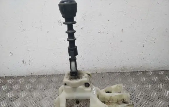 Hyundai Santa Fe Gear shifter/selector 437002B900
