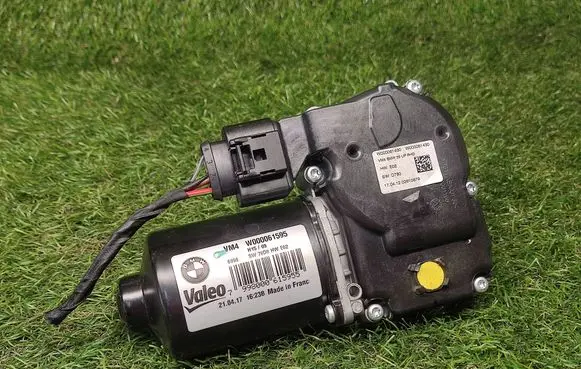 BMW 5 G30 G31 Wiper motor W000061595