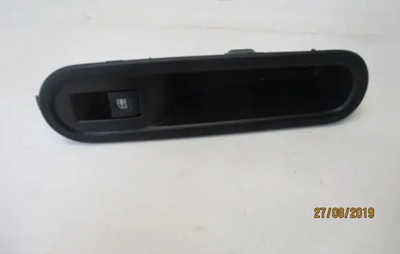 Renault Twingo III Electric window control switch 8200356515