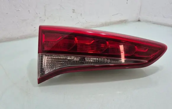 Tailgate rear/tail lights