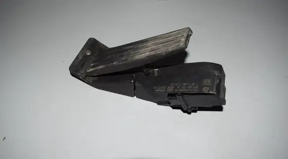 BMW 1 E81 E87 Accelerator throttle pedal 6786589