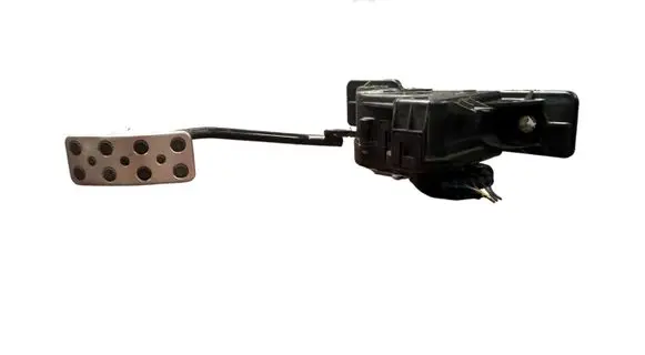 Mitsubishi Pajero Accelerator throttle pedal APM30018 72260441
