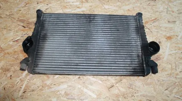 Volkswagen Jetta V Intercooler radiator