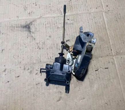 Mercedes-Benz E W124 Front door lock
