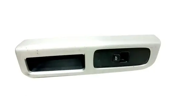 Volvo V50 Electric window control switch 8663815