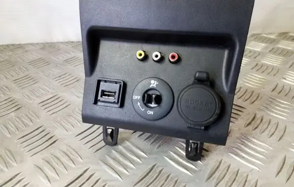 Infiniti EX USB socket connector 