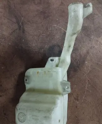 Mitsubishi Endeavor Windshield washer fluid reservoir/tank MR597326