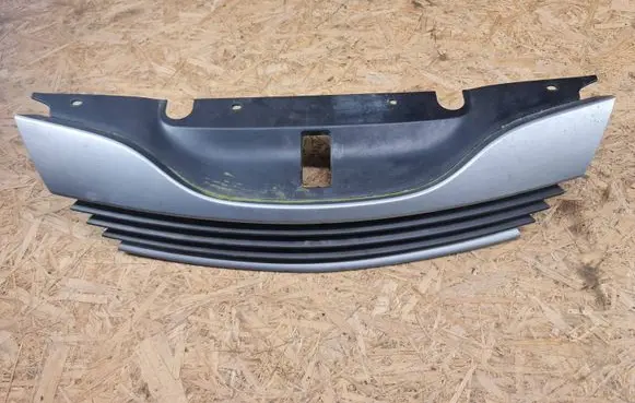 Renault Megane II Front grill 8200012581