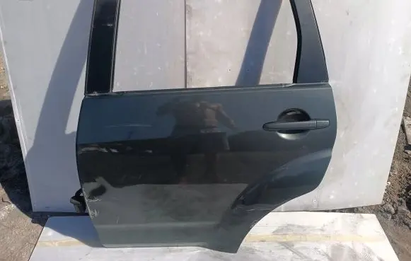 Mitsubishi Outlander Rear door