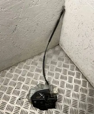 Seat Altea XL Front door lock 1p18370