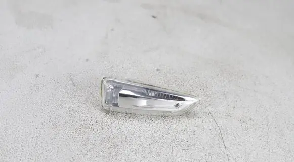 Opel Crossland X Front fender indicator light 13491089