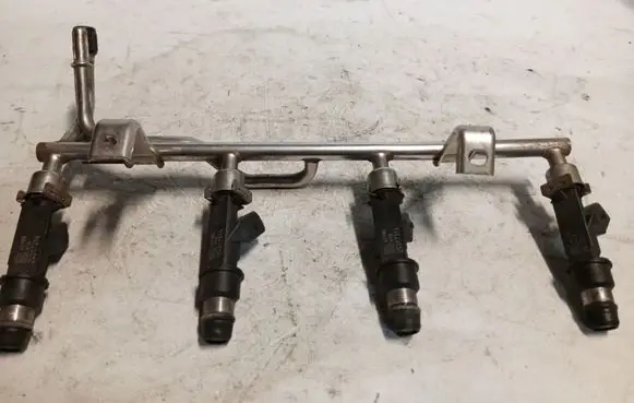 Opel Meriva A Fuel injector supply line/pipe 25317316
