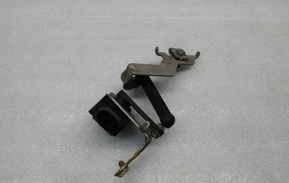 Volvo XC40 Rear air suspension level height sensor 32221958 8888899693 202003270322