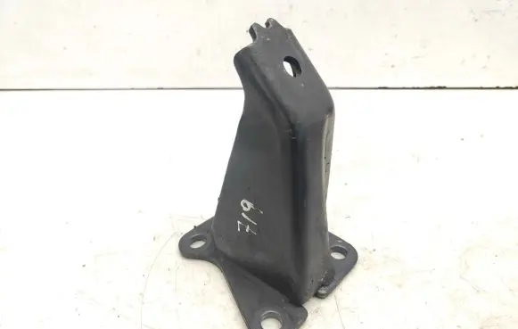 Nissan Pathfinder R51 Engine mounting bracket