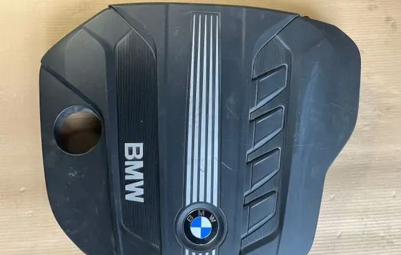 BMW X3 F25 Engine cover (trim) 7811024