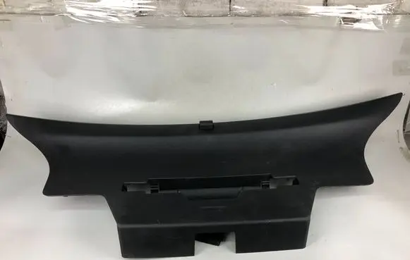 Tailgate trim