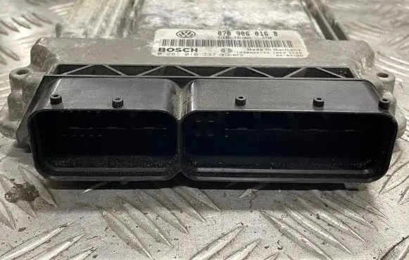 Volkswagen Phaeton Engine control unit/module 070906016B 1039S04733 0281010737