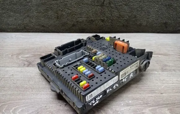 Volvo S60 Fuse box set 28017881 30728512
