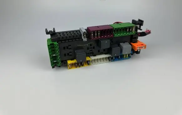Mercedes-Benz GL X166 Fuse module A1669061202 4626250 33134886