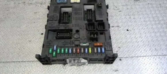 Citroen C5 Fuse module 9666895680