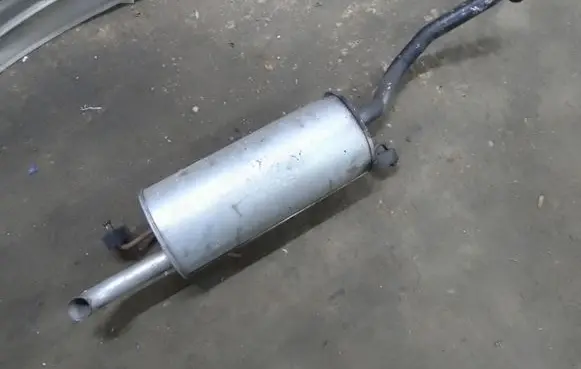 Toyota Prius (NHW20) Rear muffler/silencer tail pipe 