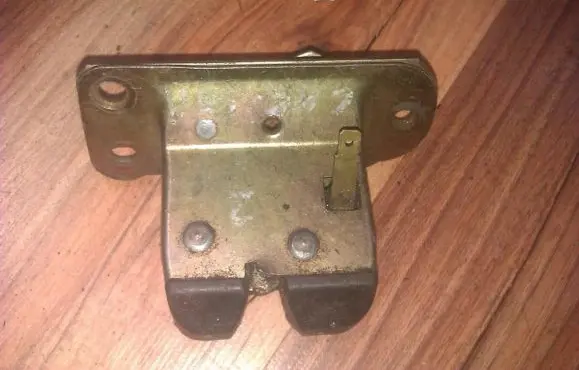 Mitsubishi Carisma Tailgate/trunk/boot lock/catch/latch